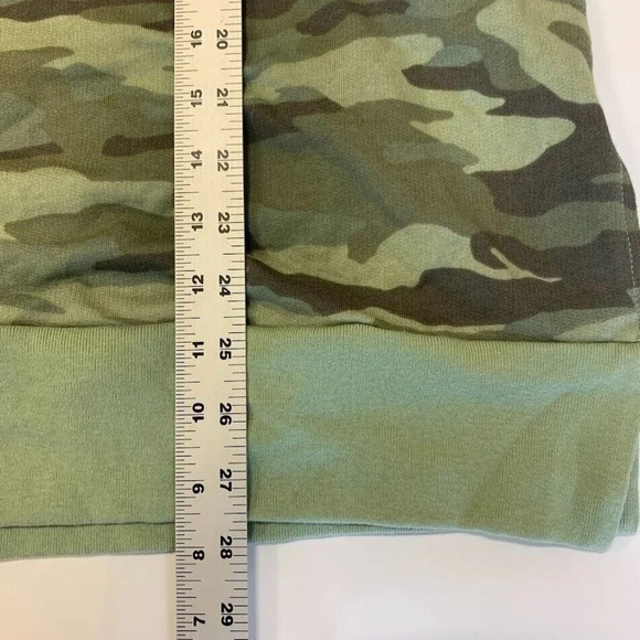 Caslon Women's Crew Neck Long Sleeve Sweatshirt in Green Spring Camo Size M NWT - Picture 9 of 9